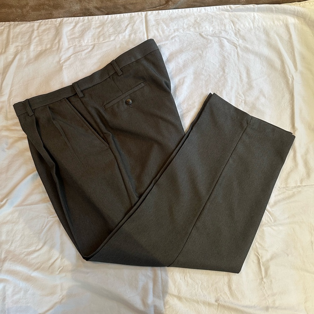 Haggar Men’s slacks. 42 waist 29 length EUC